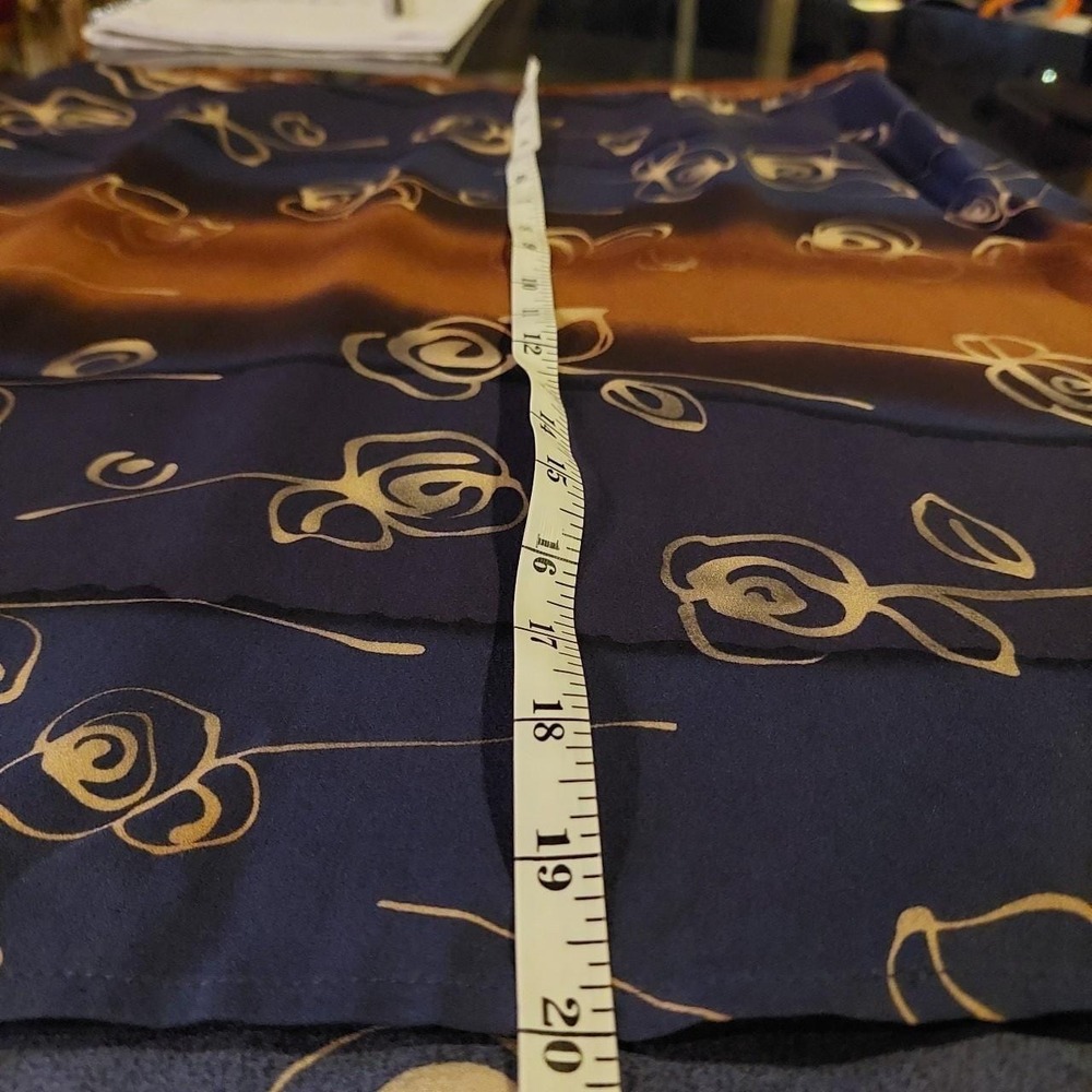 Vintage 100% silk brown and blue skirt with a rose and heart print. - Picture 5 of 5